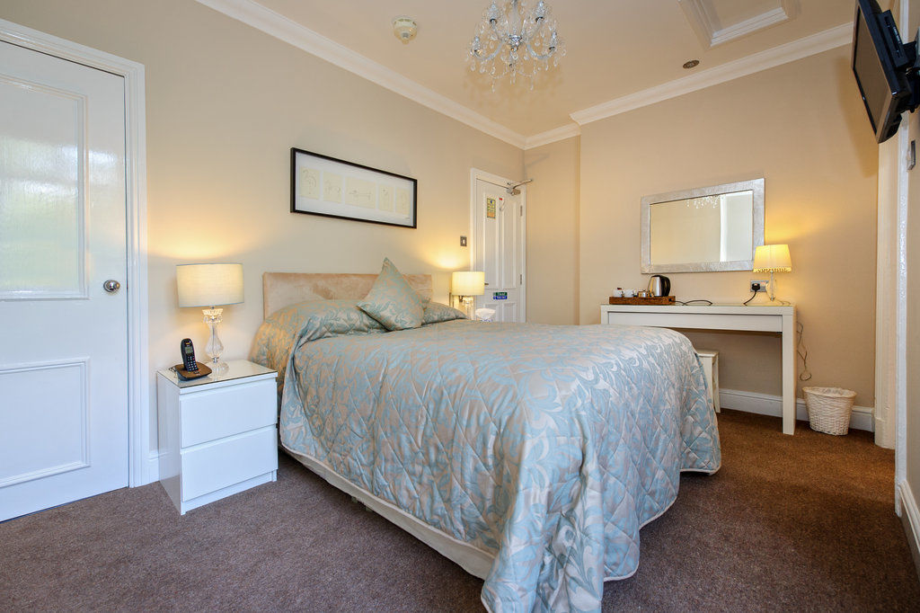 סייל Cheshire Hospitality Ltd T\/A Lennox Lea Studios & Apartments מראה חיצוני תמונה