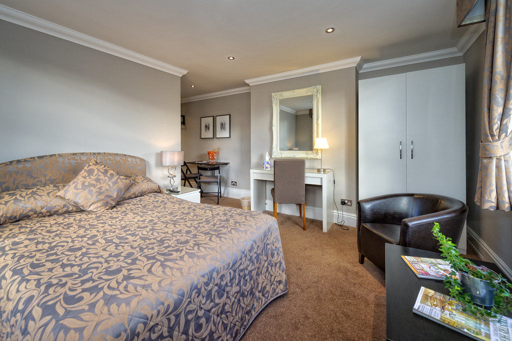 סייל Cheshire Hospitality Ltd T\/A Lennox Lea Studios & Apartments מראה חיצוני תמונה