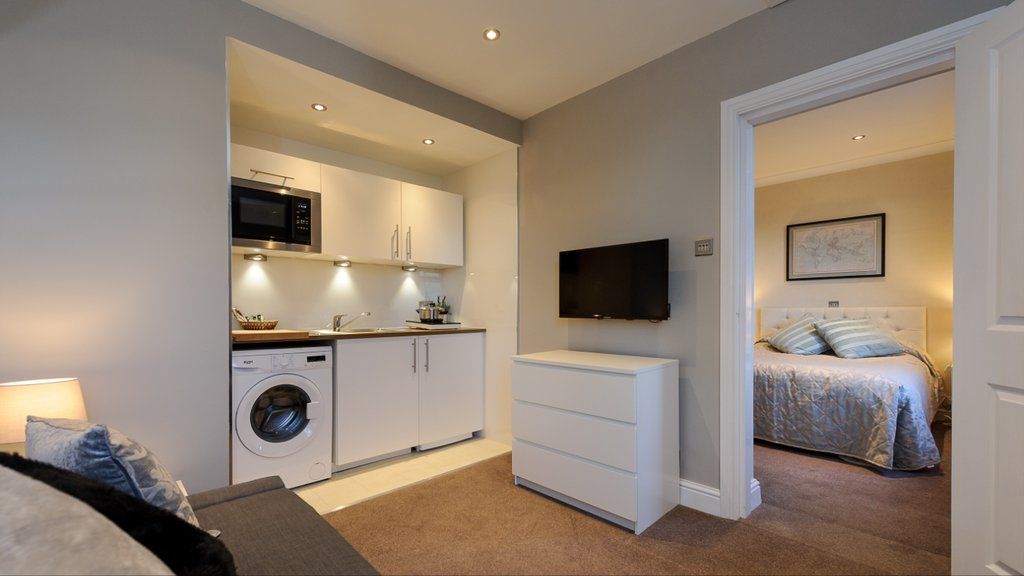סייל Cheshire Hospitality Ltd T\/A Lennox Lea Studios & Apartments מראה חיצוני תמונה