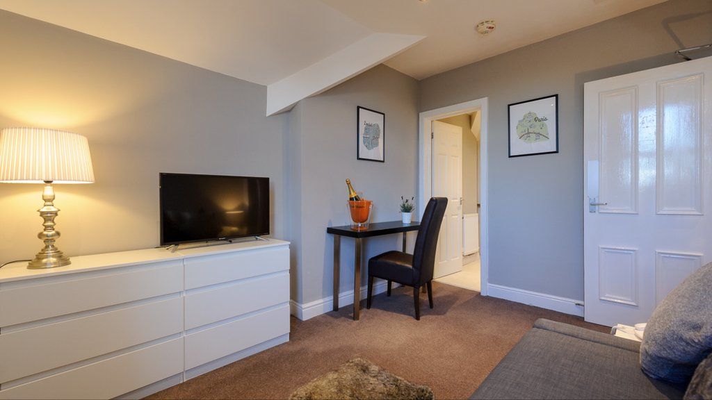 סייל Cheshire Hospitality Ltd T\/A Lennox Lea Studios & Apartments מראה חיצוני תמונה