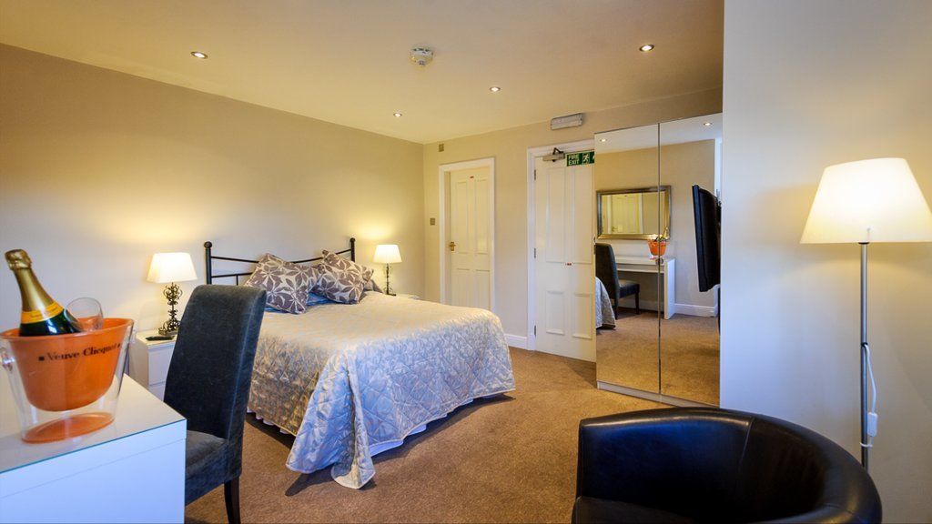 סייל Cheshire Hospitality Ltd T\/A Lennox Lea Studios & Apartments מראה חיצוני תמונה